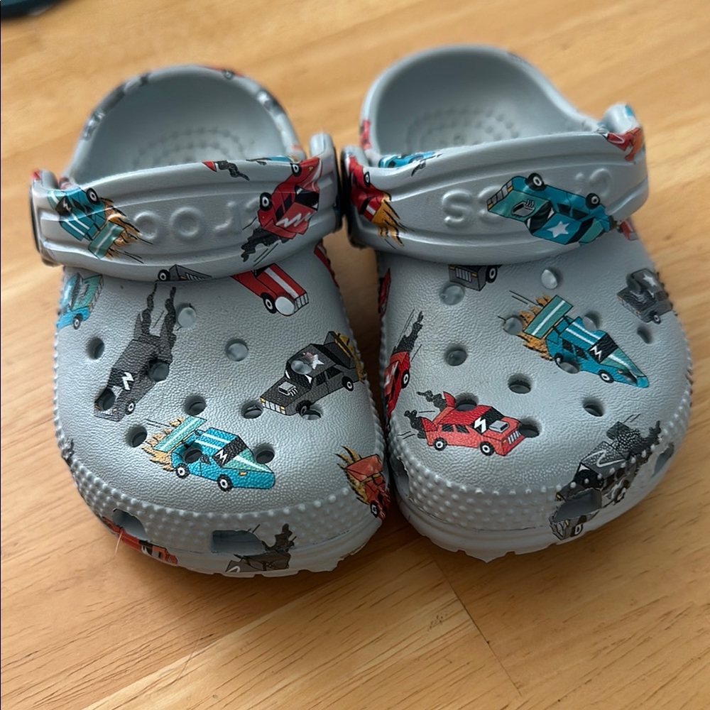 Toddler Gray Car Print Crocs